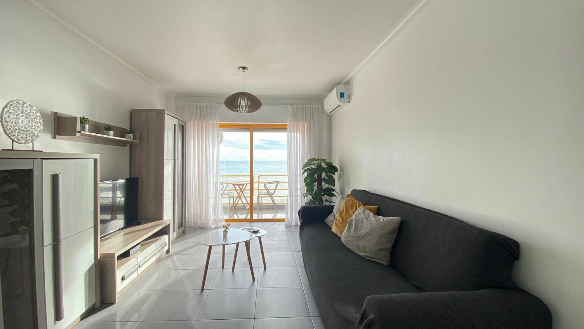 Quarteira Frente Praia II By Homeslow Rentals ภายนอก รูปภาพ