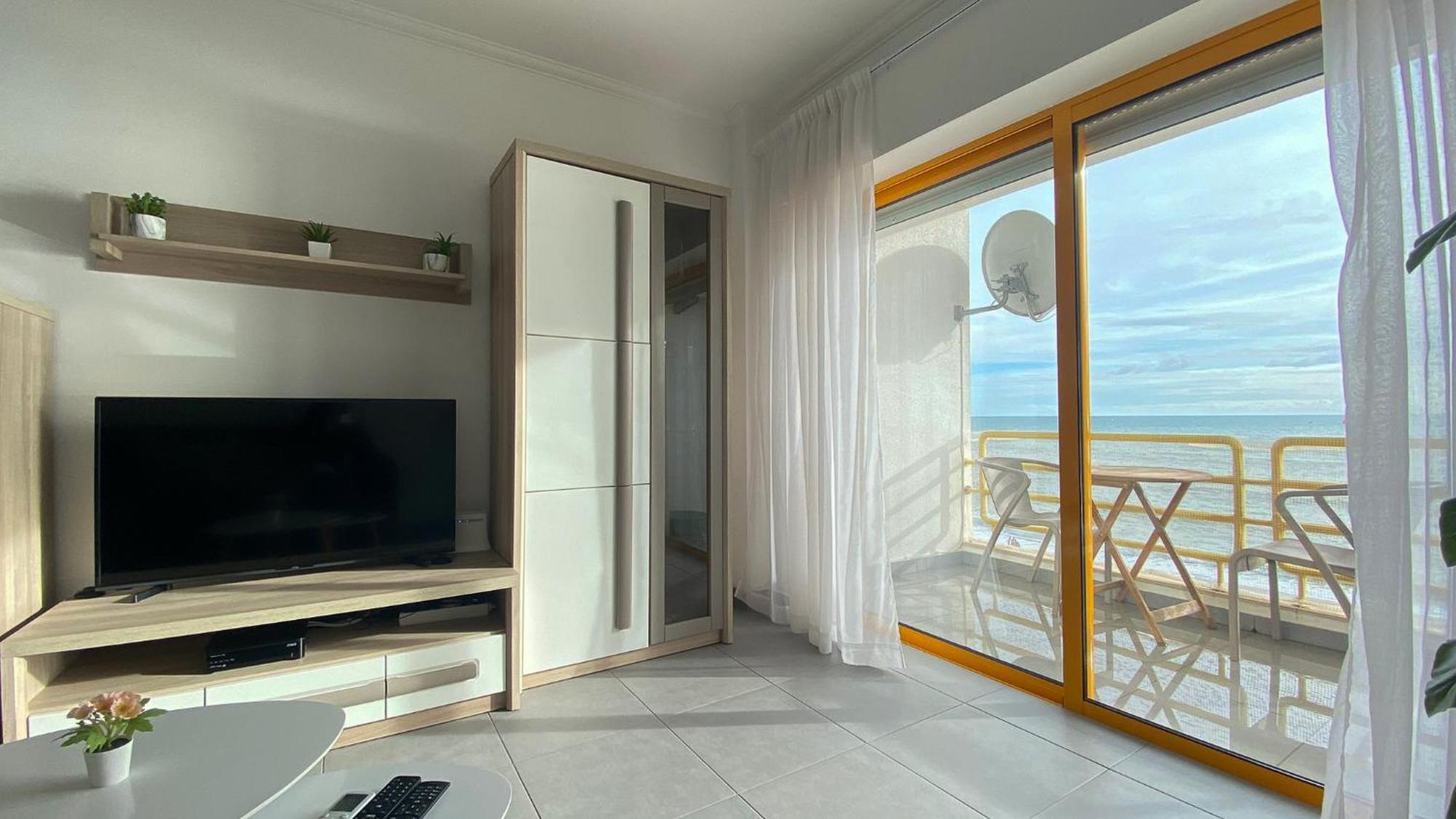Quarteira Frente Praia II By Homeslow Rentals ภายนอก รูปภาพ