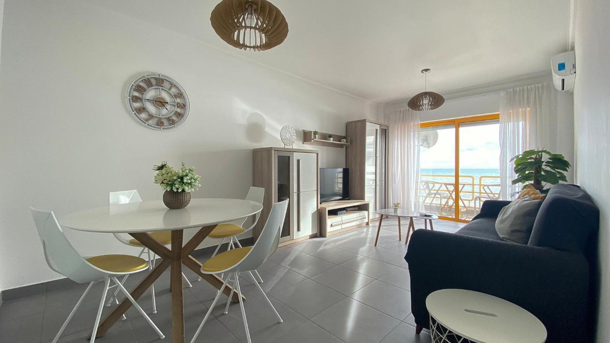 Quarteira Frente Praia II By Homeslow Rentals ภายนอก รูปภาพ