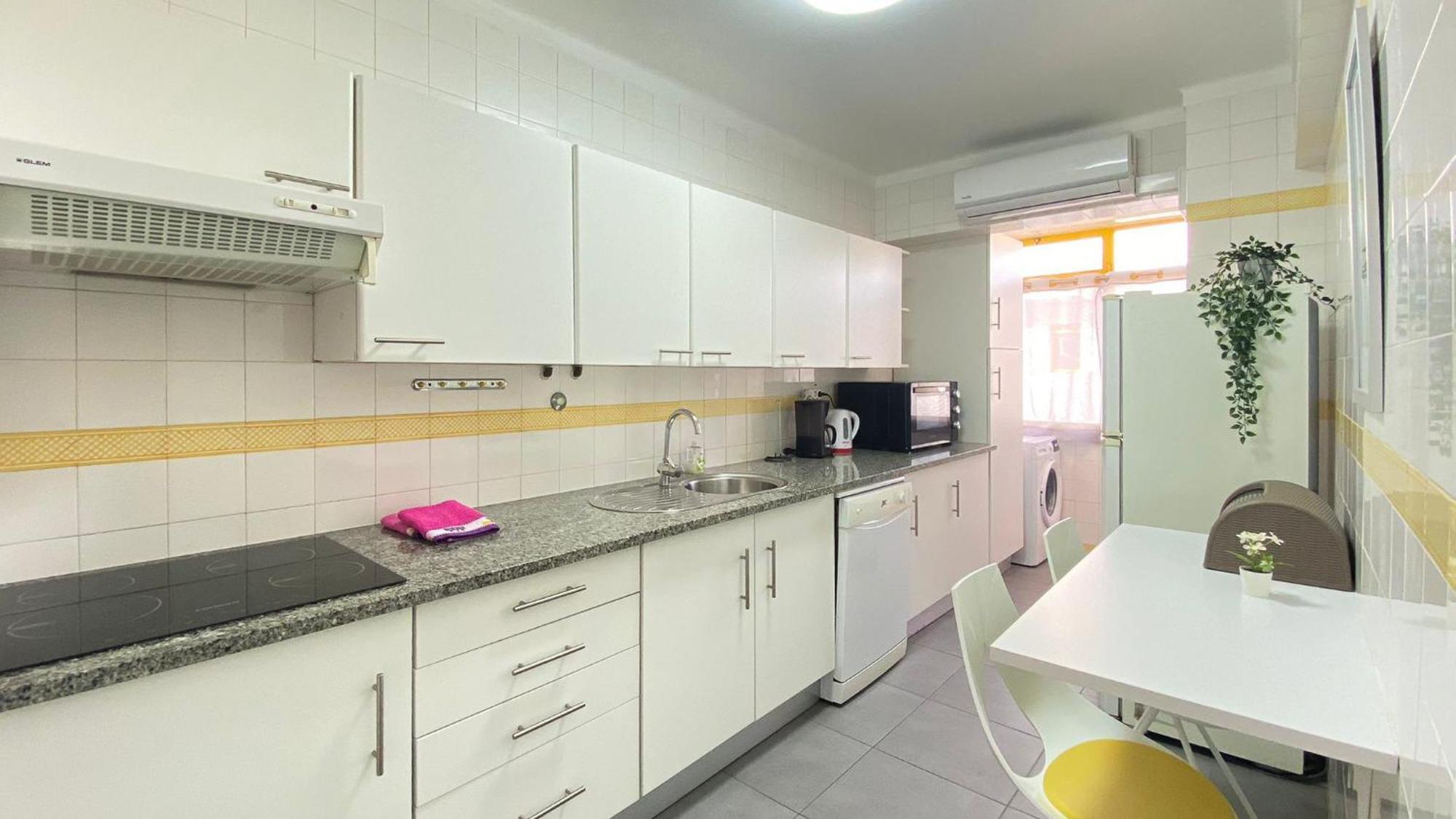Quarteira Frente Praia II By Homeslow Rentals ภายนอก รูปภาพ